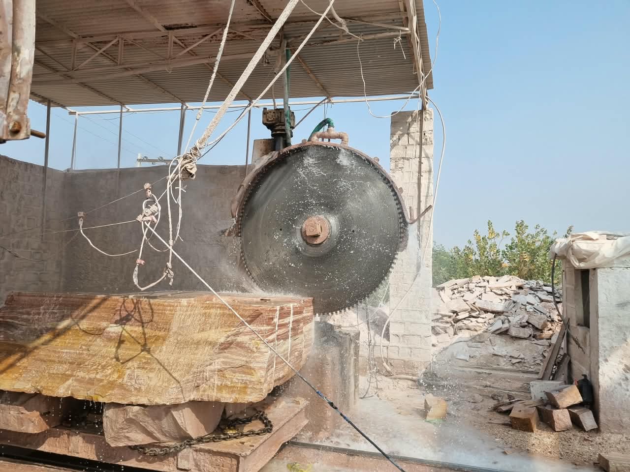 Sandstone cutting application photograph 1
